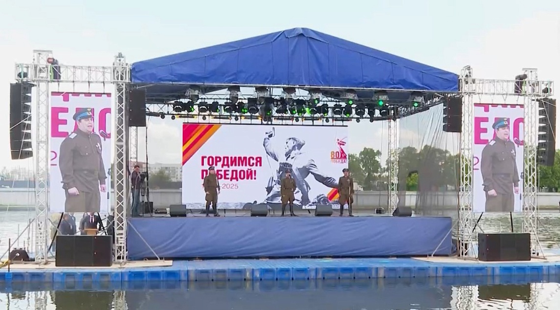 В Пензе в честь Дня Победы организовали концерт на воде